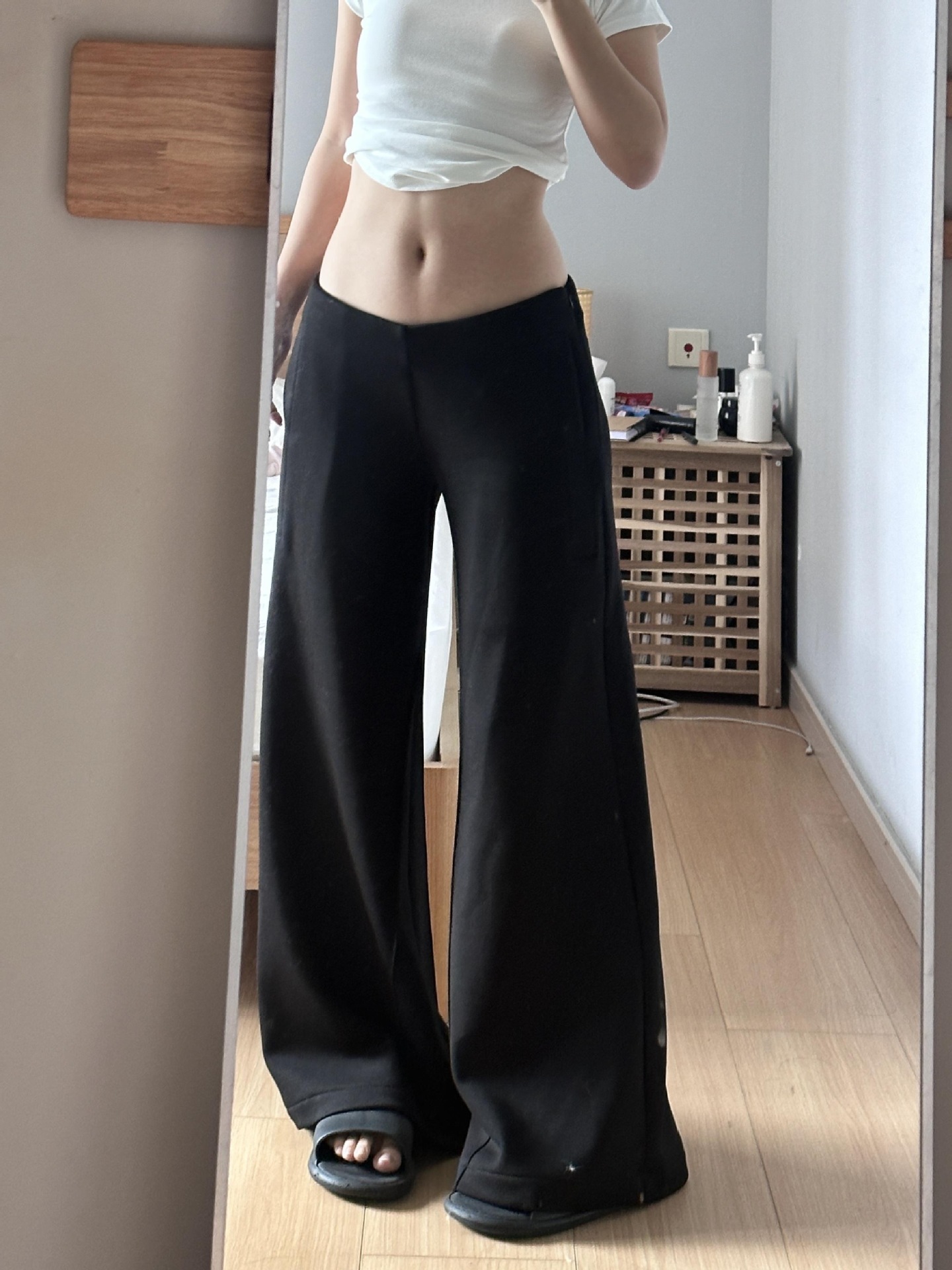 검은색 얇은 단면