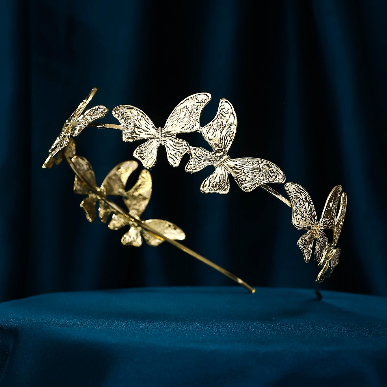 Metal universal headband with butterfly, hair accessory to go out for photo sessions, European style