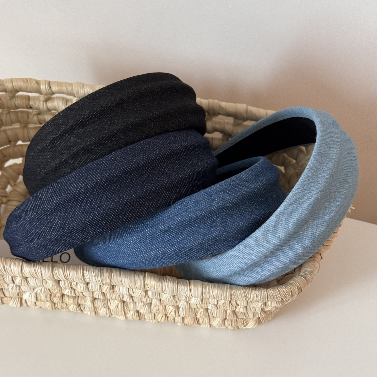 Diadema de moda cóncavo-convexo de mezclilla de tela Cabeza de presión de borde ancho Cabeza de cabeza alta Temperamento Horquilla de presión Accesorios para el cabello de todos los partidos diarios image 2