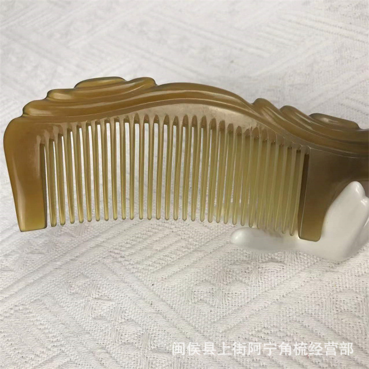 Handcrafted Horn Comb 21cm Thick Handle Round Teeth Massage Comb Carved Design key features