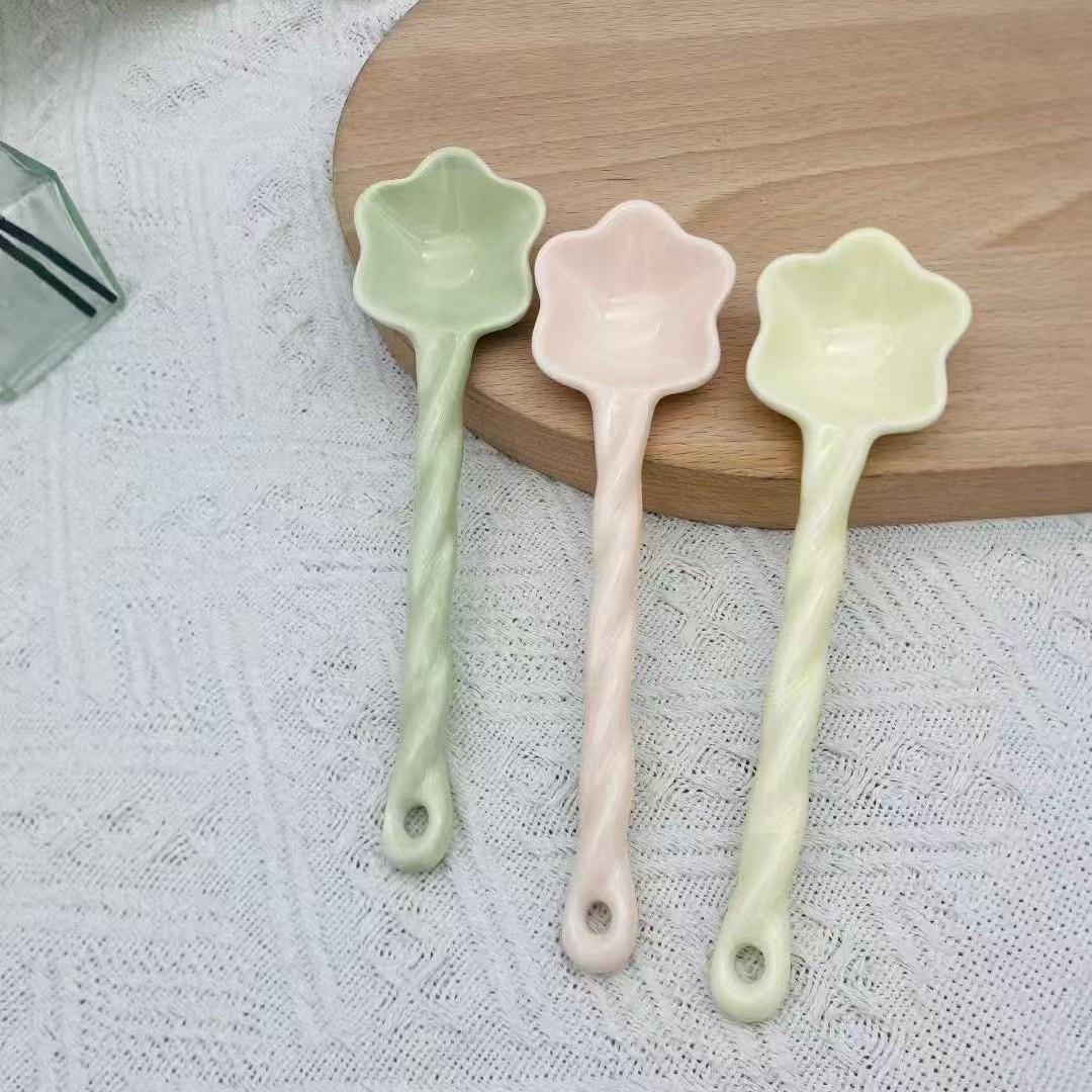 Cucharas de calabaza de cerámica creativa encantadora cucharas de fresa cucharas de postre cucharas de mango largo cucharas de alto valor