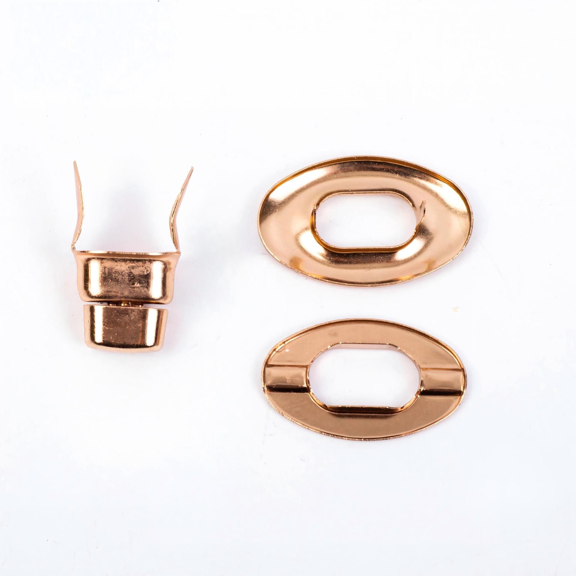 Manufacturer supplies luggage accessories: a set of three pieces of zinc-plated rotating hardware, including a lock and a gift box lock