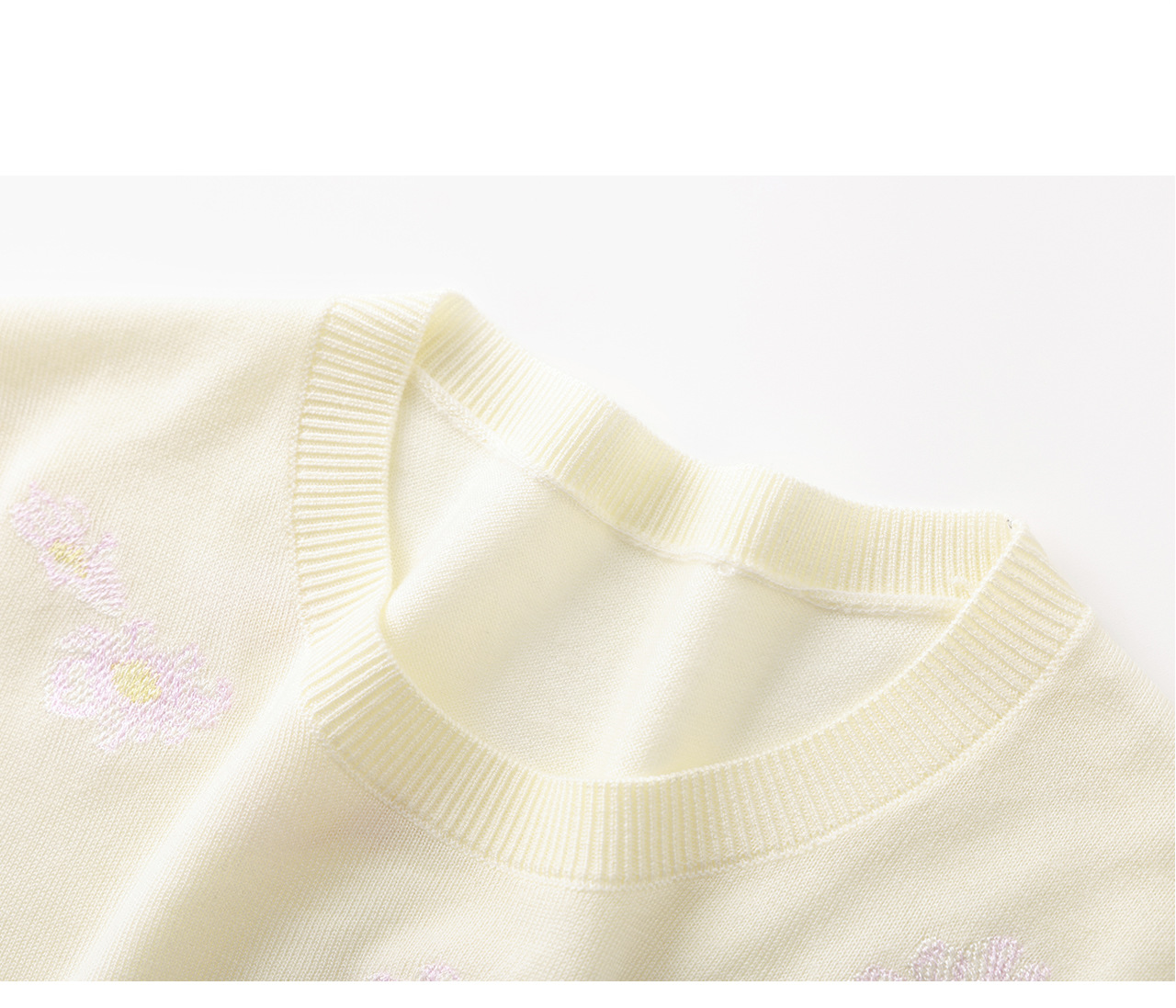 Áo thun cổ tròn len merino siêu mịn thêu hoa — màu trắng ngà chi tiết 23
