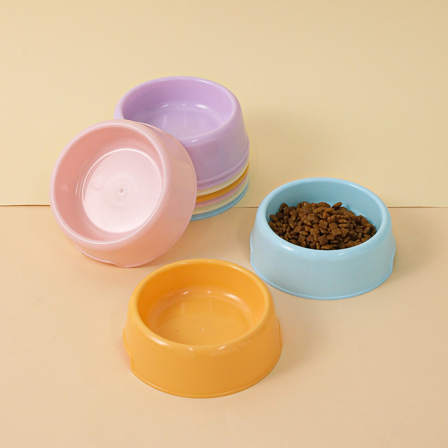 Tacos de mascotas de plástico simple para perros y gatos Tacos de agua de alimentación general Tacos de perros Tacos de gatos Tacos de perros Productos de mascotas al por mayor