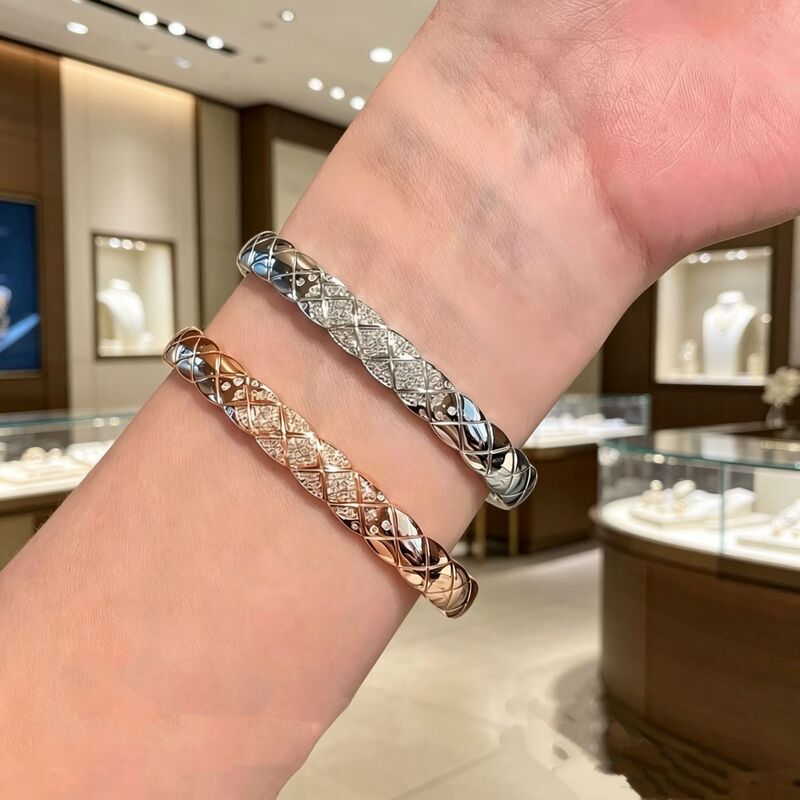 Chanel-style diamond-patterned bracelet for women, light luxury and elegant, full of diamonds, 18K gold plated, versatile jewelry, starry sky bracelet Chanel-style diamond-patterned bracelet for women, light luxury and elegant, full of diamonds, 18K gold plated, versatile jewelry, starry sky bracelet