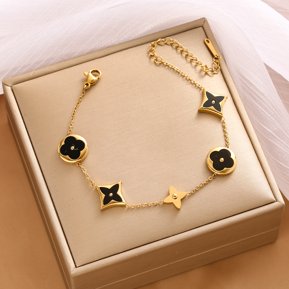 Pulsera de trébol de acero titanium vendedora caliente transfronteriza europea y americana con incrustaciones de concha pulsera colgante pulsera de diseño avanzado sin desvanecimiento al por mayor