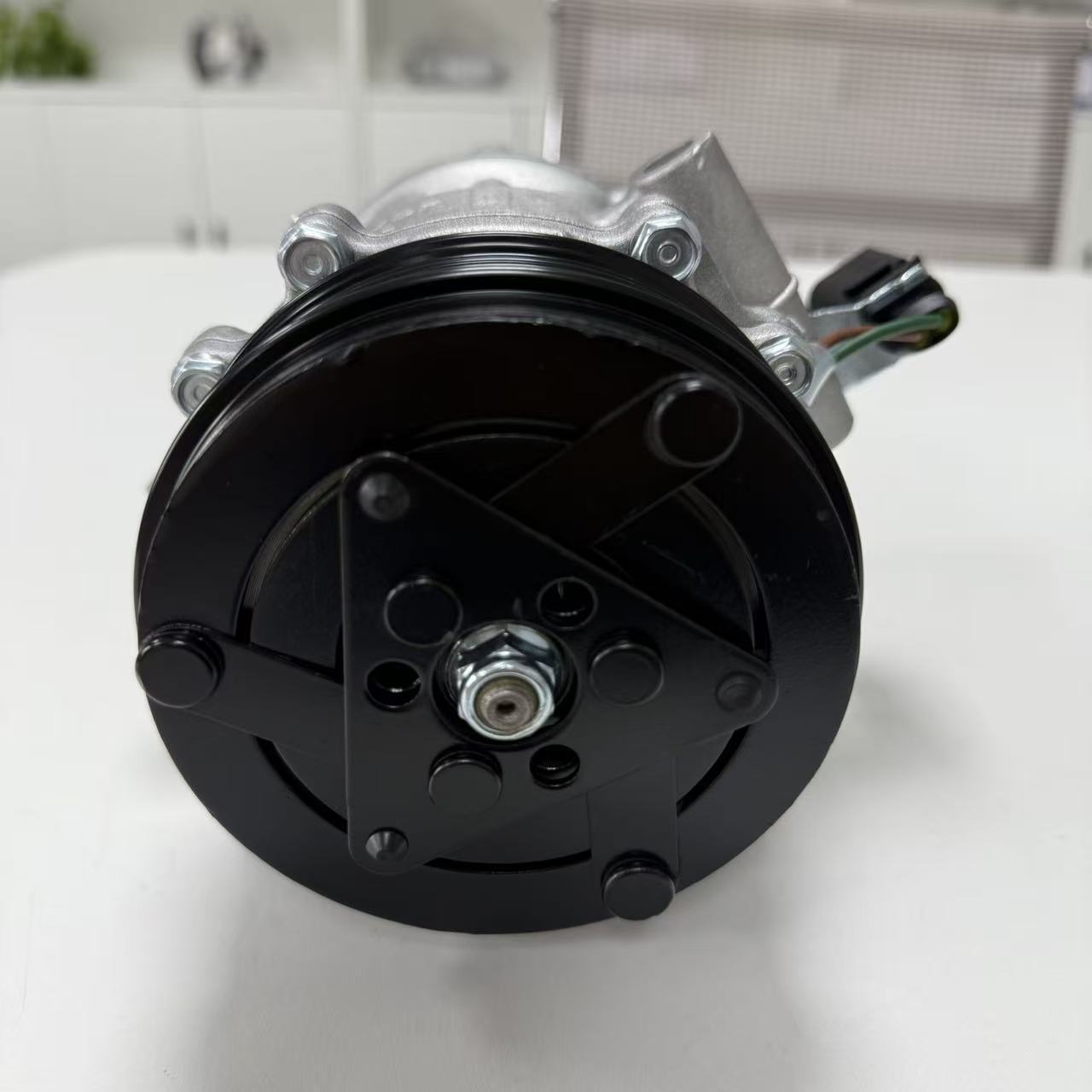 Suitable for Toyota Yaris car air conditioning compressor manufacturer 883100D320 - 88310-0D300