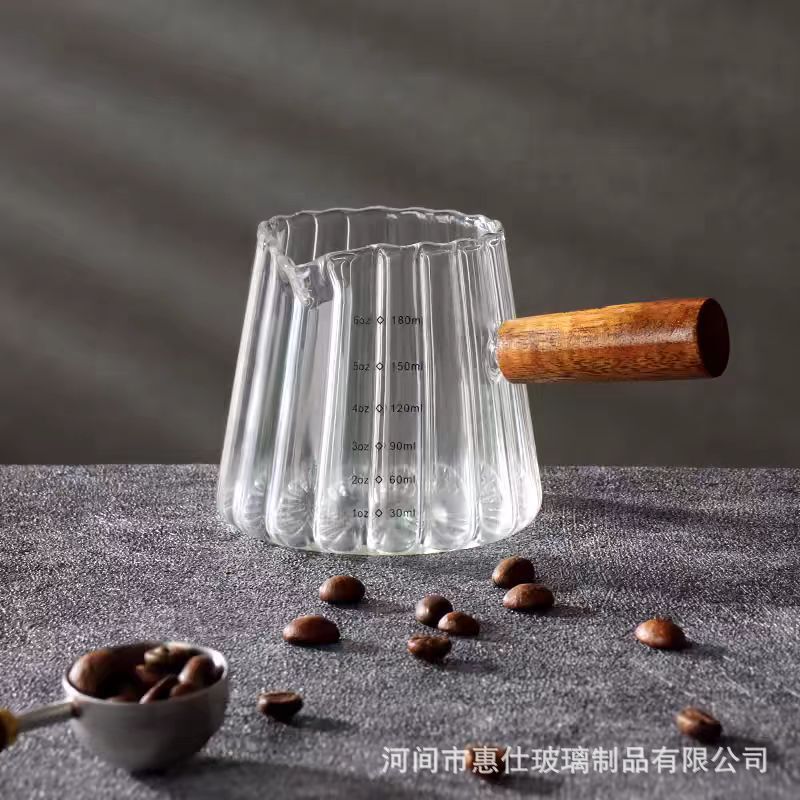High Borosilicate Glass Coffee Pot with Wooden Handle, Scale Markings, Italian Espresso Hand-Brewed Milk Jug, Heat-Resistant Anti-Scald Measuring Cup