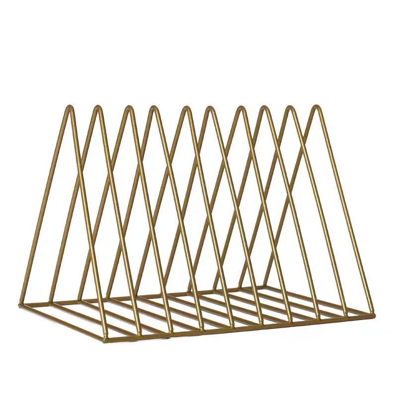 Estante de escritorio de almacenamiento en la mesa estante de hierro forjado triangular simple creativo nórdico estante de almacenamiento de libros
