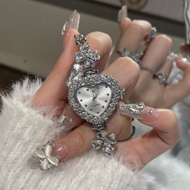 High-Looking Love Diamond-Encrusted Four-Leaf Clover Simple and Fashionable Quartz Watch for Women Niche Light Luxury High-End Bracelet Watch