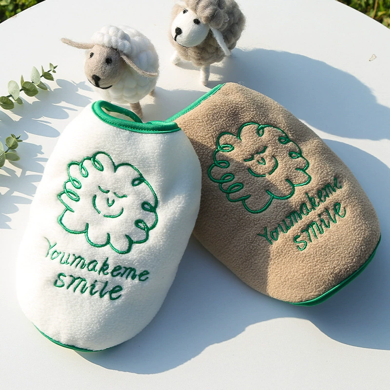 Теплая одежда для кошек и собак на осень и зиму: для кошек пород Тедди, Бишон, Померанский шпиц, а также для маленьких собак и щенков. Одежда для кошек, товары для животных, жилеты для собак от производителя.