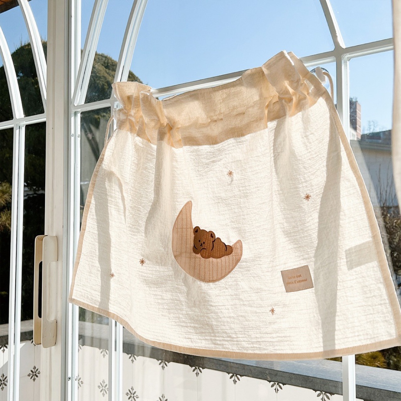 ins Korean bear embroidery car sunshade retractable baby blackout curtain suction cup pleated sunscreen curtain