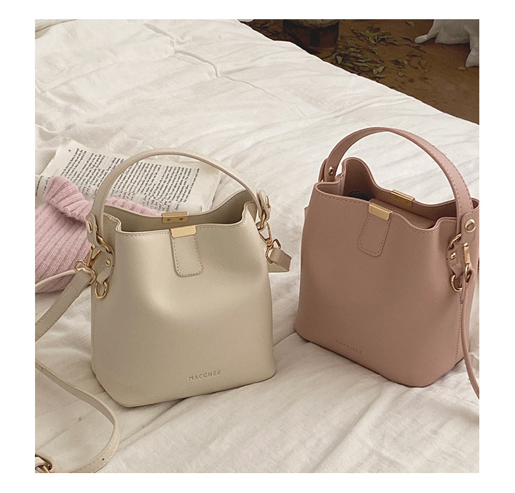 Women's Pu Leather Solid Color Elegant Magnetic Buckle Bucket Bag display picture 14