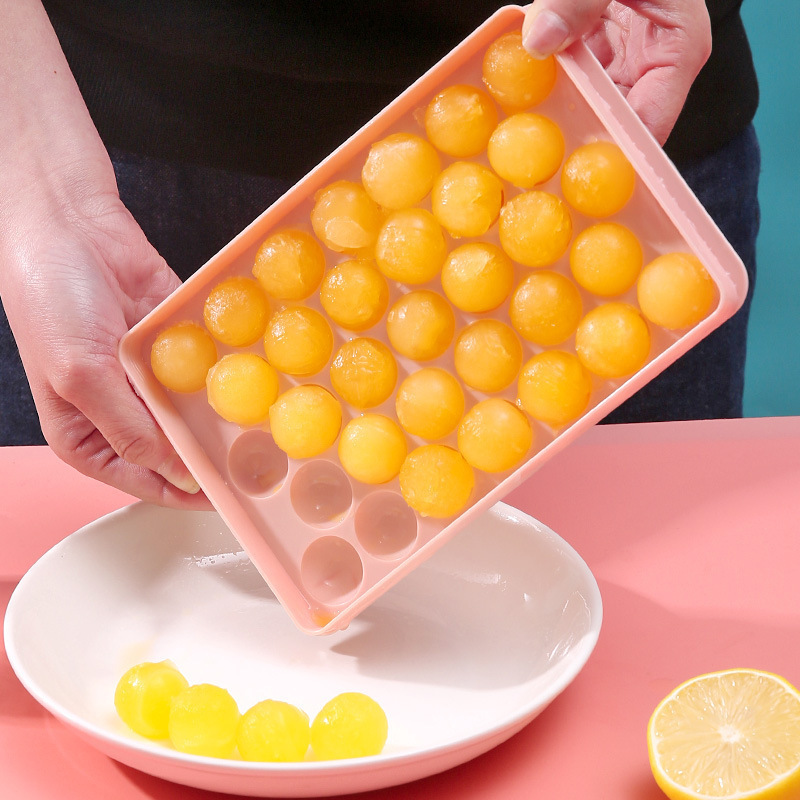 Wholesale manufacturer of summer household ice cube molds, food-grade silicone ice cube trays with lids, soft rubber molds for ice cubes
