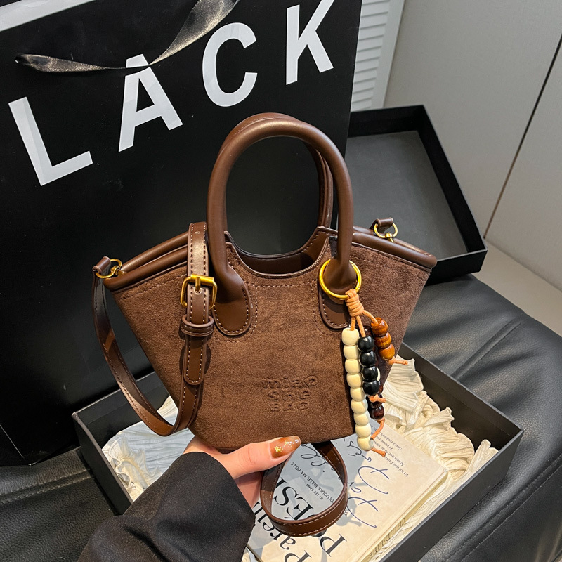 Invierno coreano de seda retro bolso de gran capacidad bolso de mujer 2025 nuevo hombro mochila bolso de cubo de moda