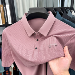 新商品の男性半袖tシャツ中年のお父さんは氷糸の上着を着ています。