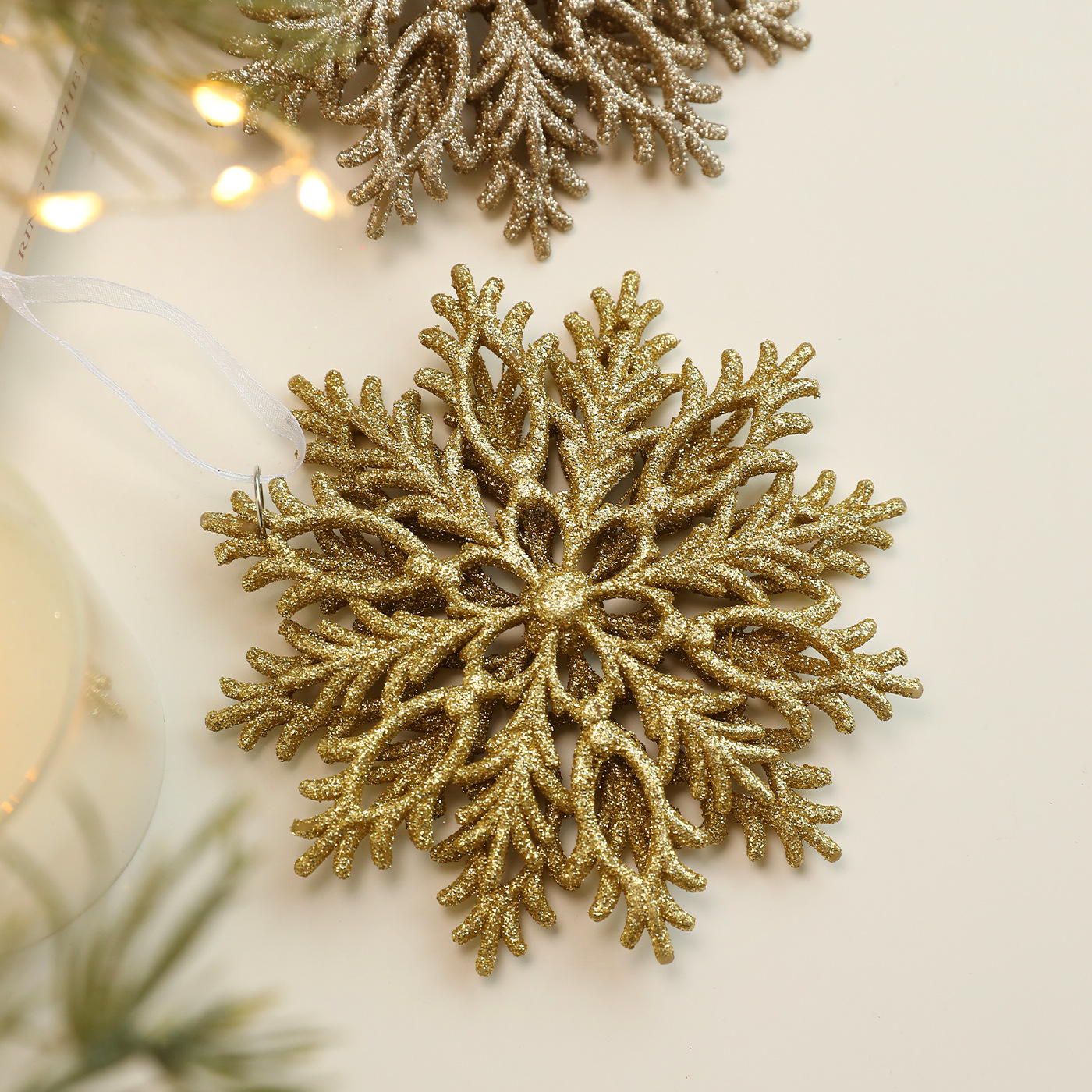Colgante de árbol de Navidad transfronterizo polvo de oro copo de nieve plástico hueco tridimensional diseño de decoración de Navidad doble cara