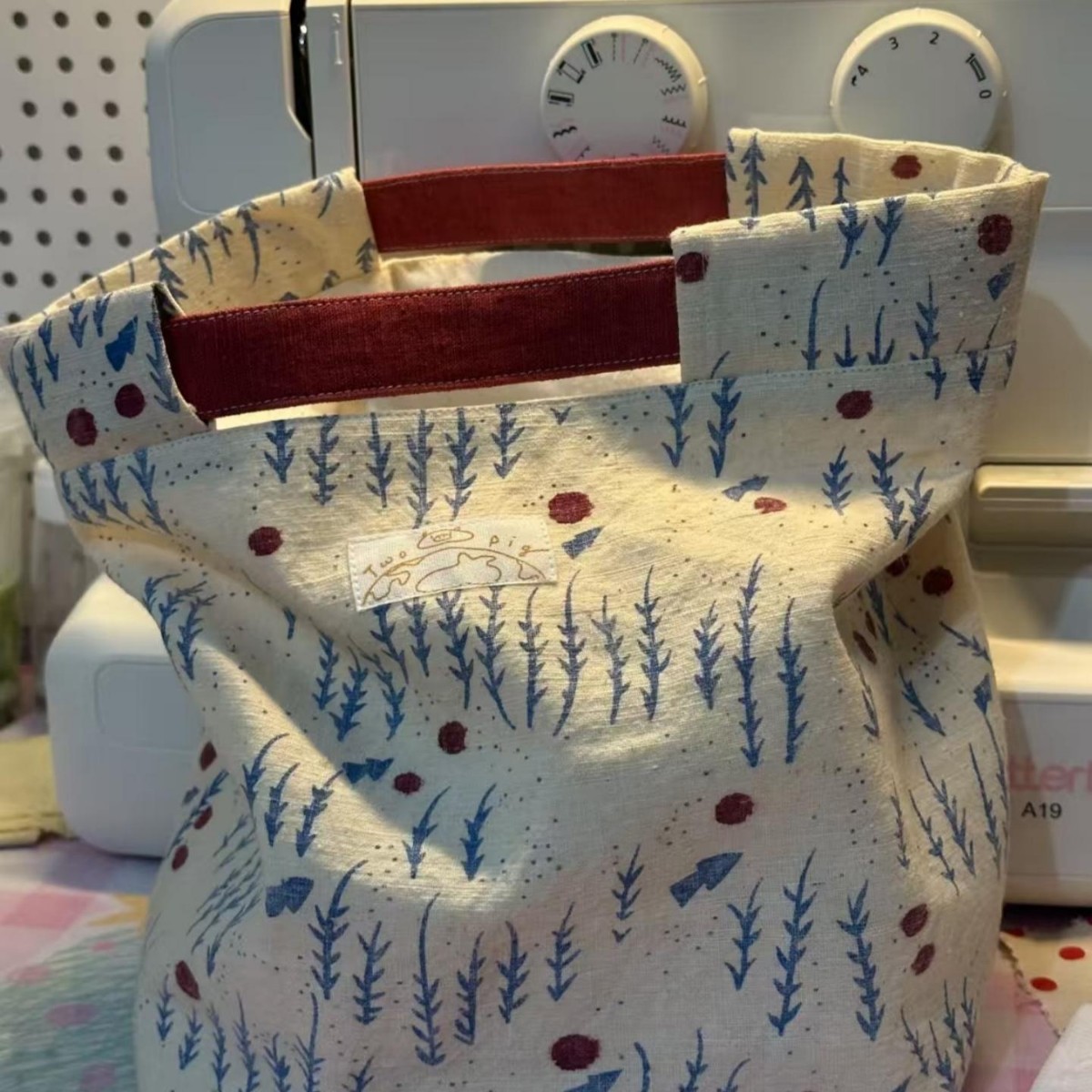 2025新款文艺百搭雪松印花手提包便携式手提通勤杂物收纳小布袋女