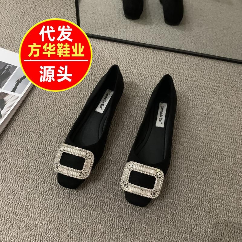 Zapatos franceses de talón grueso zapatos de mujer de diamante 2026 nuevo negro cuadrado temperamento plano zapatos de trabajo zapatos de viaje