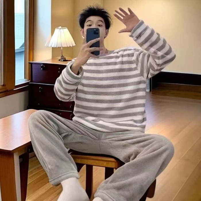 Fábrica de fuente gran cantidad de pedidos de pijamas de hombre otoño y invierno de coral espesaje de dibujos animados de franela conjunto de ropa para el hogar