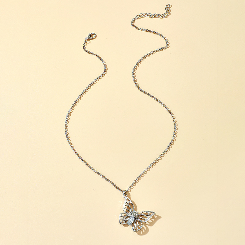 Simple Butterfly Single Layer Necklace display picture 3