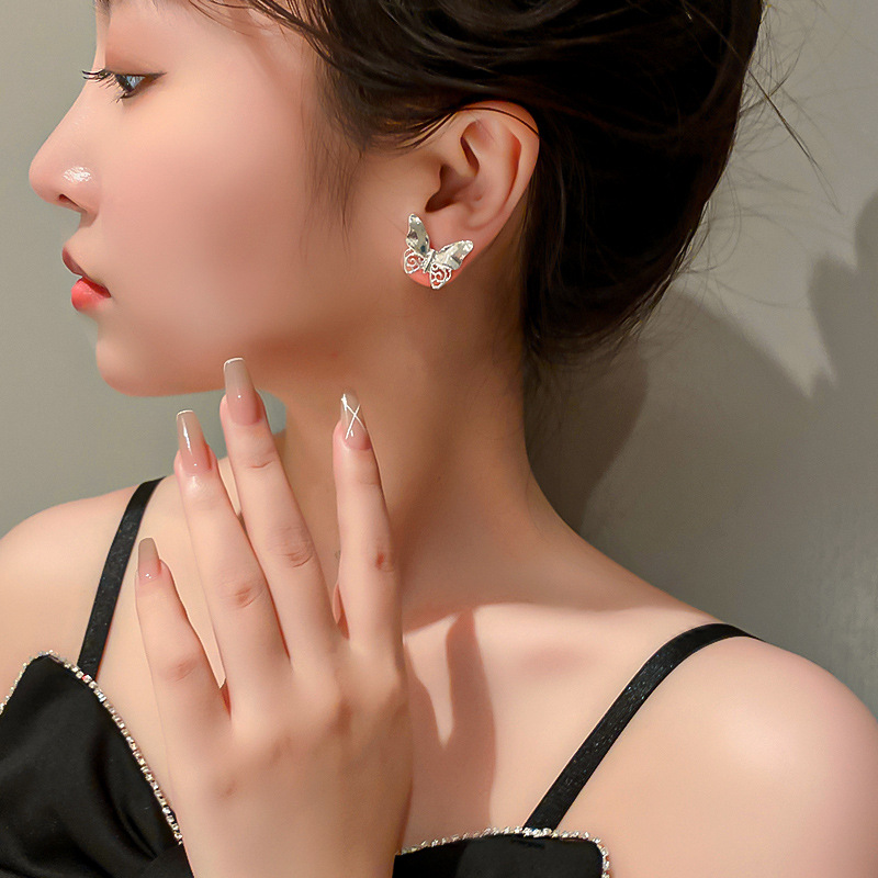 Boucles D&#39;oreilles Papillon Creuses En Métal De Mode En Gros Nihaojewelry display picture 1