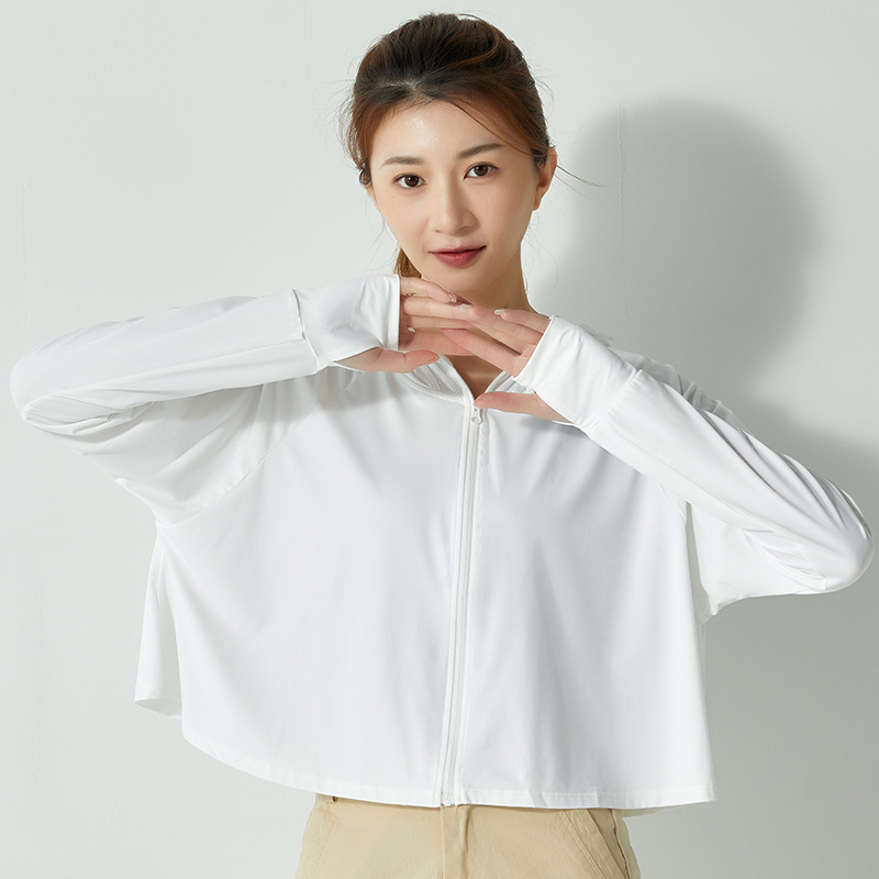 Jiao Xia es el mismo tipo de ropa de protección solar para hombres de verano helado cómodo anti-UV ropa de piel para mujeres transpirable desmontable sombrero