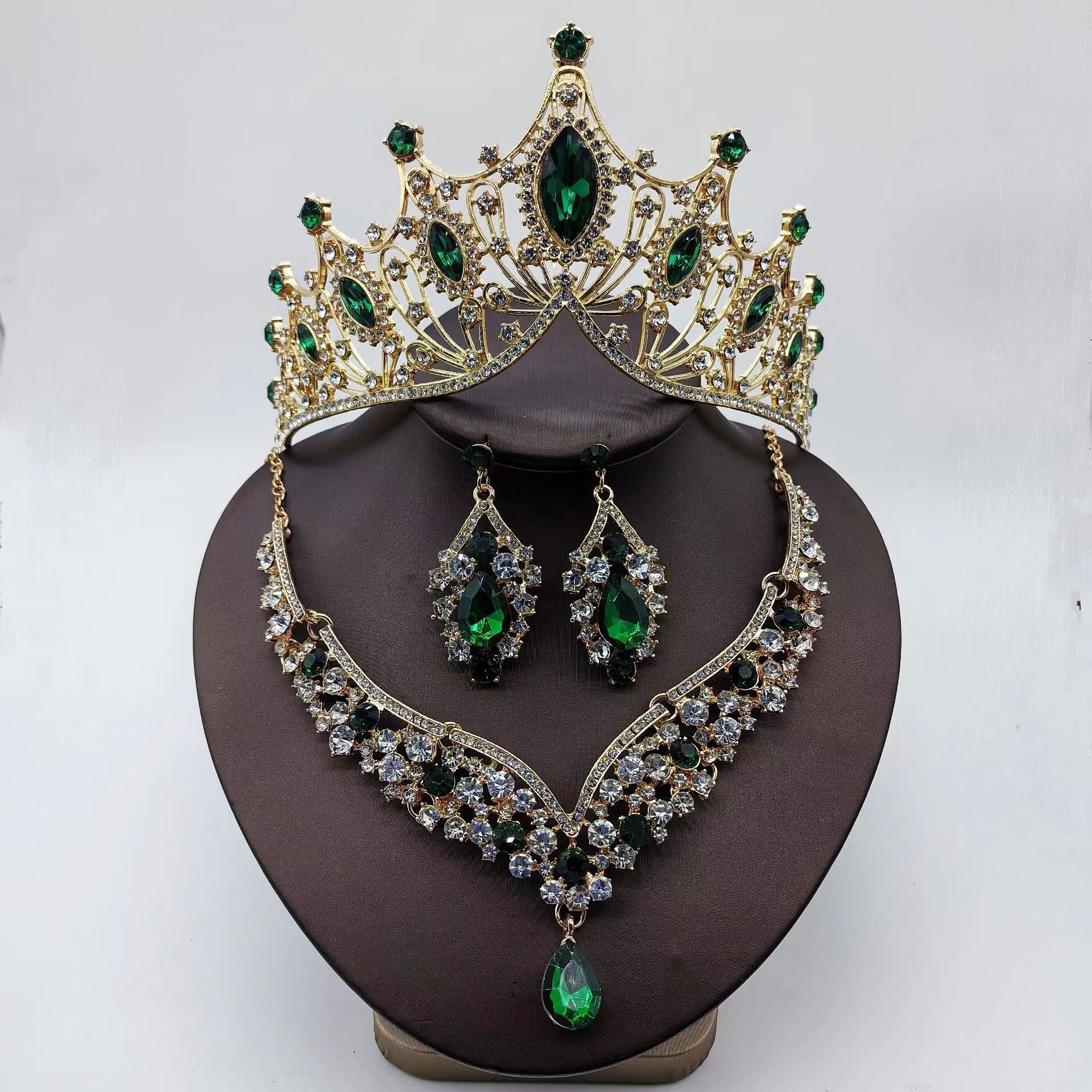 Collar de corona europea y americana traje de tres piezas tocado de novia ojo de caballo vestido de lujo barroco corona venta caliente