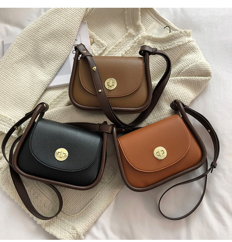 Fashion One-shoulder Messenger Bag Autumn And Winter Retro Armpit Small Square Bag display picture 11