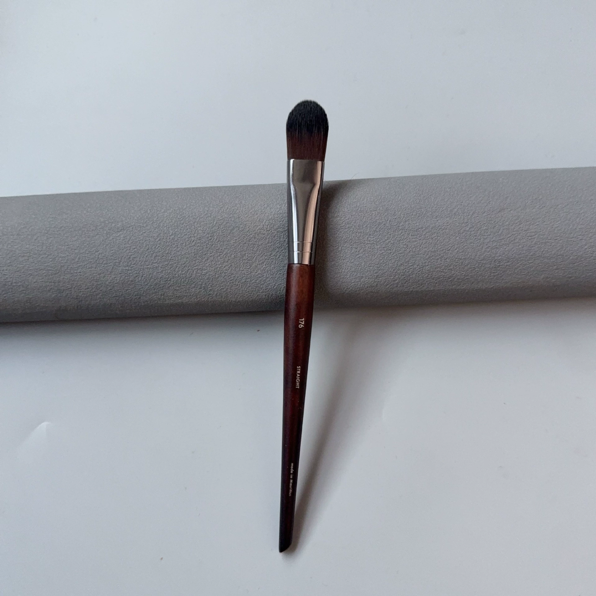 Brush, face blush, foundation, highlighter, eye pencil, full set