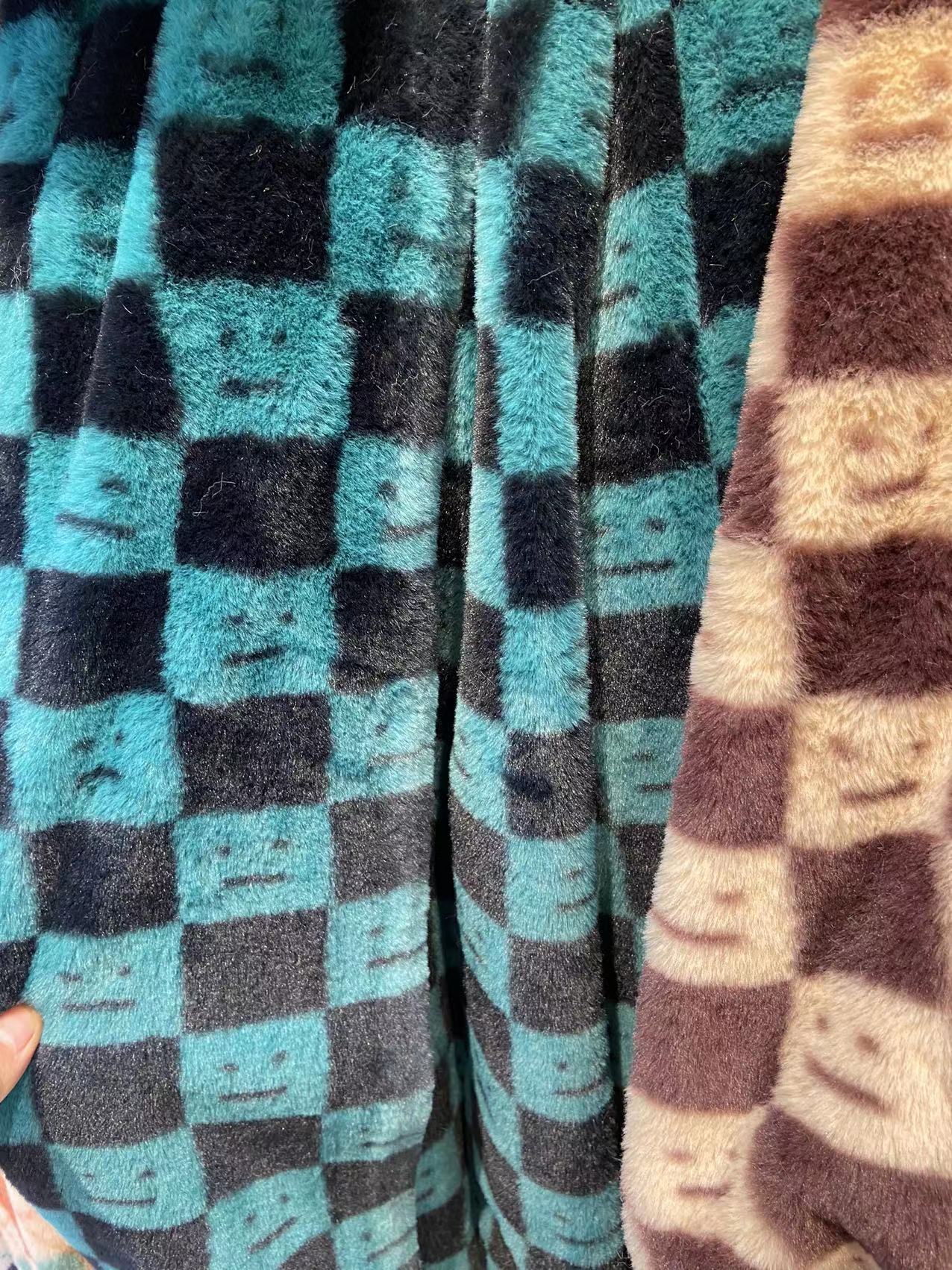 Pequeño conejo piel Plaid impresión Imitación Piel de conejo franela ropa bolsa de abrigo de tela de peluche alfombra de tela en stock
