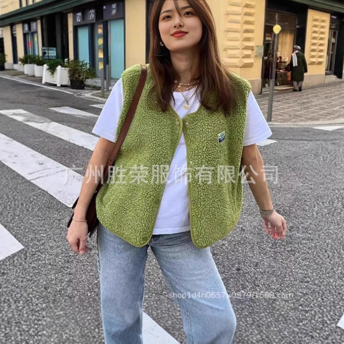 In-Stock Autumn and Winter Sleeveless Fleece Women's Short Vest Top Loose Tank Jacket European and American Style Cross-Border Trade In-Stock Autumn and Winter Sleeveless Fleece Women's Short Vest Top Loose Tank Jacket European and American Style Cross-Border Trade