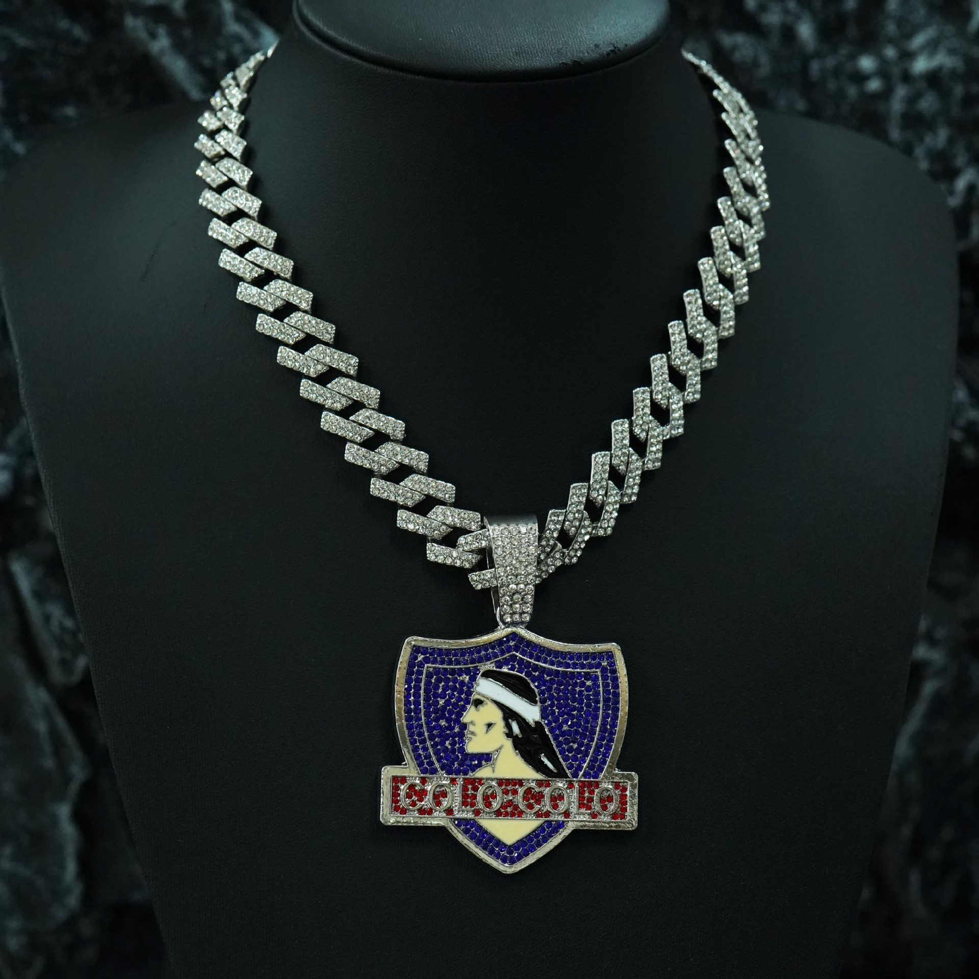 Europa y los Estados Unidos Hip-Hop completo COLO-COLO retrato escudo colgante rap collar hipster adornamiento de estilo callejero personalizado