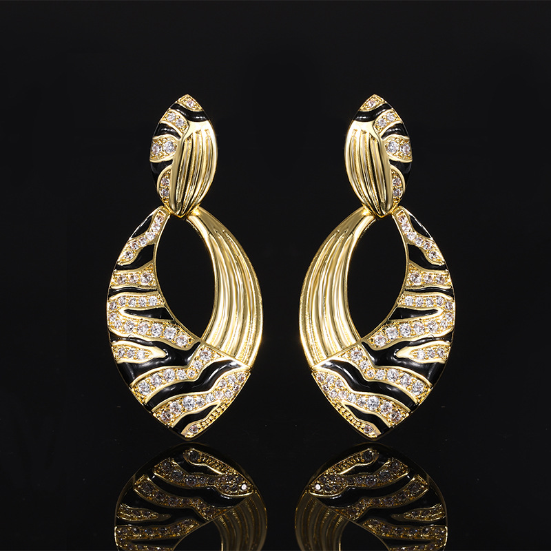 2024 nueva joyería Shengsheng venta caliente micro-incrustaciones europeas y americanas temperamento personalidad traje de oro cabello al por mayor