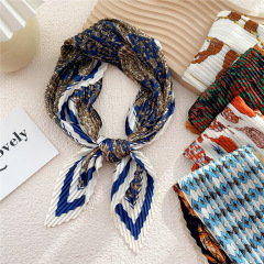 70褶皺小方巾絲巾女新款韓版秋冬款洋氣時尚裝飾領巾搭配襯衫圍巾