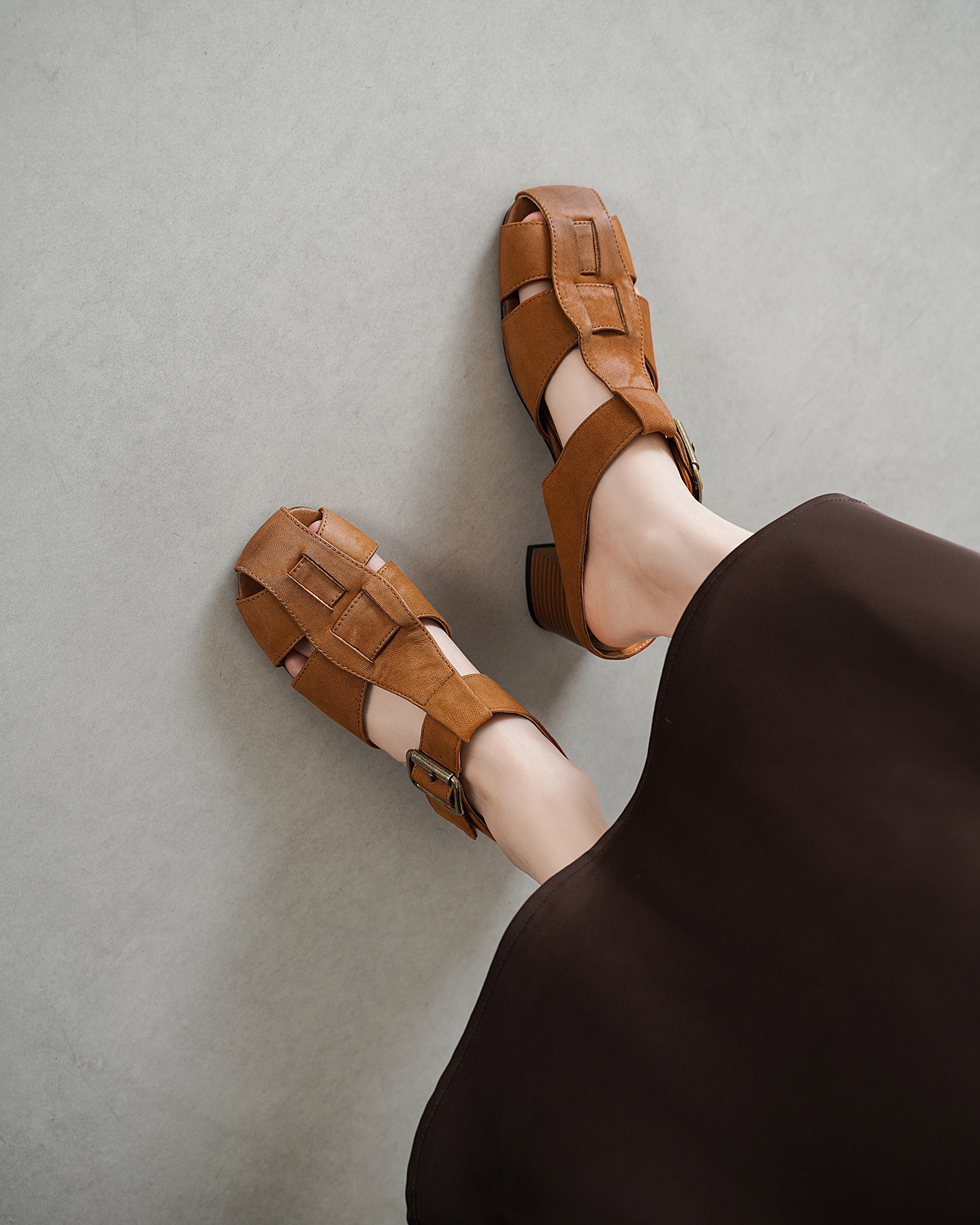 Dép sandal nữ quai dệt da cừu, đế La Mã thô, gót 4.5 cm — Màu caramel chi tiết 5