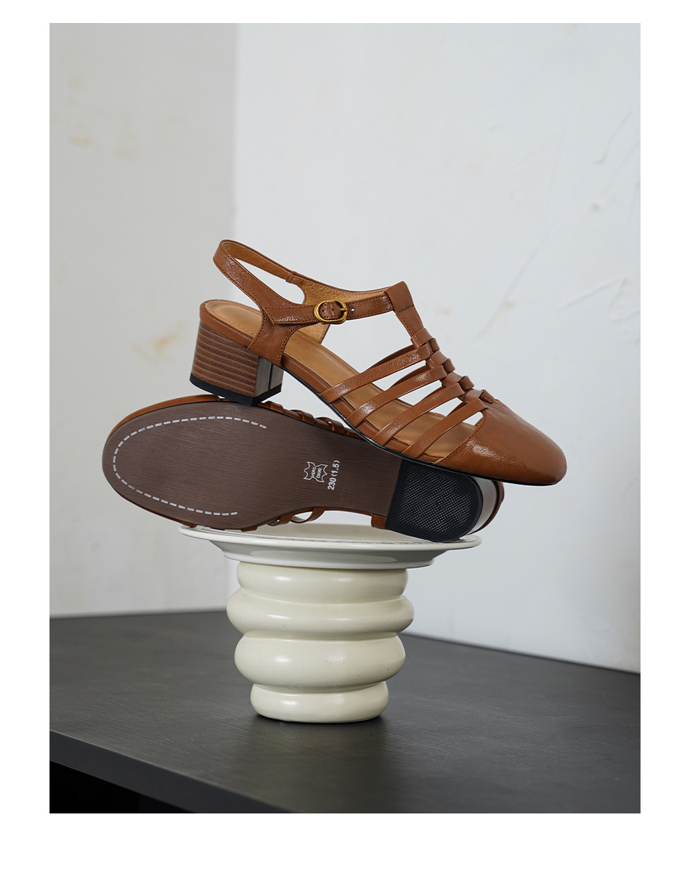 Sandal nữ cổ điển mũi nhọn quai T khóa, gót 5 cm, da cừu mềm — màu trắng ngà chi tiết 16
