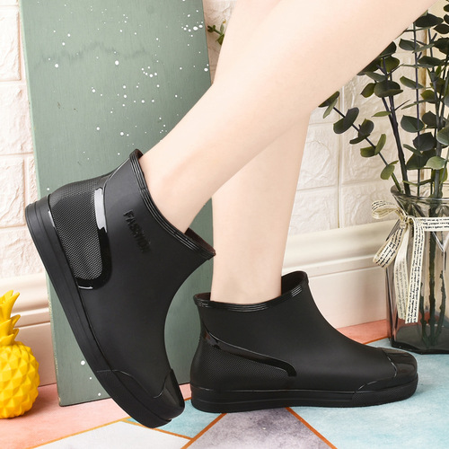 Cross-border new waterproof shoes for female students, rain boots, low-top short boots, fashionable plastic shoes, non-slip and warm, fleece-lined cotton slip-on shoes