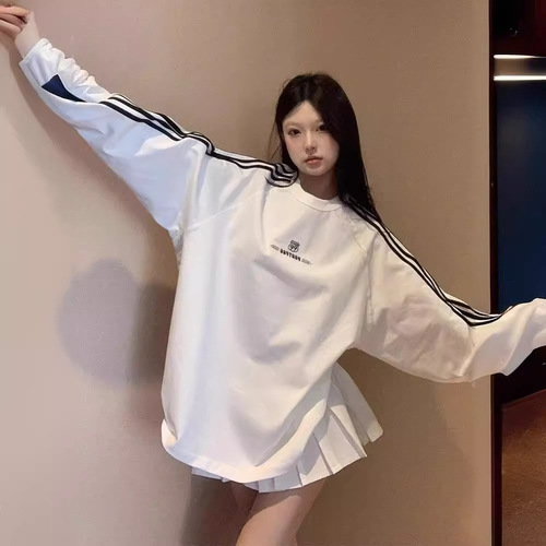 A Hong Kong-style vintage trendy retro versatile digital print hoodie, loose couple's round neck hoodie jacket, new.