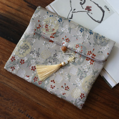 21cm Embroidered Silk Fabric Gift Pouch and Traditional Style Novelty Bag, Decorative Accessories for Hair Accessories, Tea Ceremony Accessories, and Storage Bag with Lid