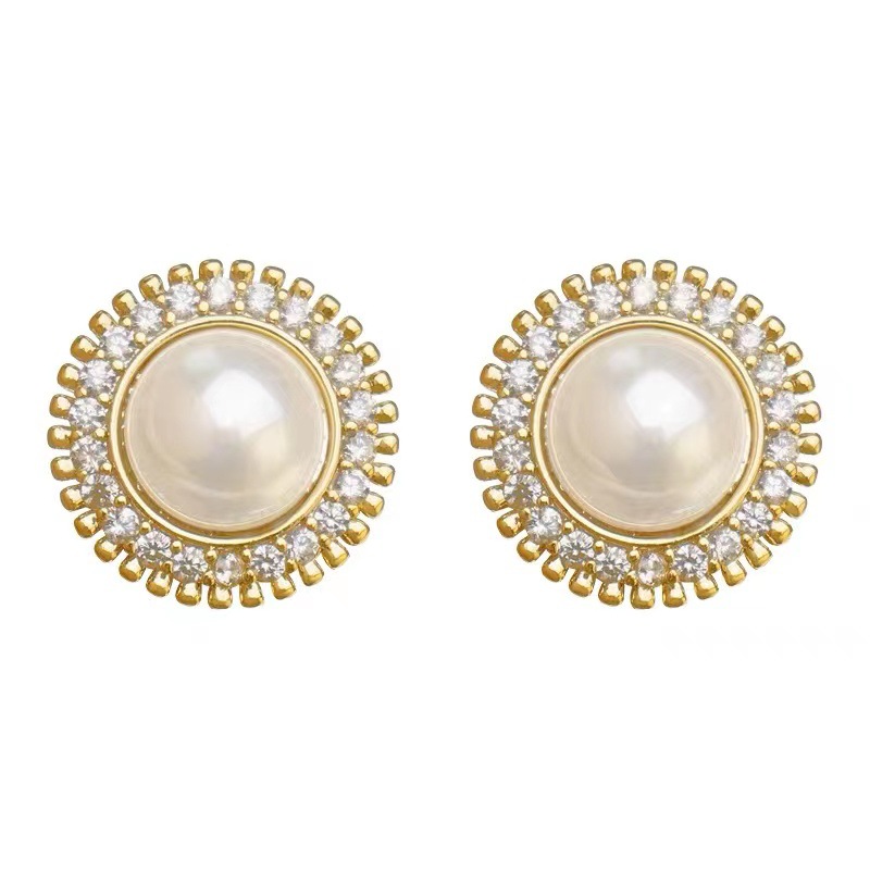 Earrings from pearl