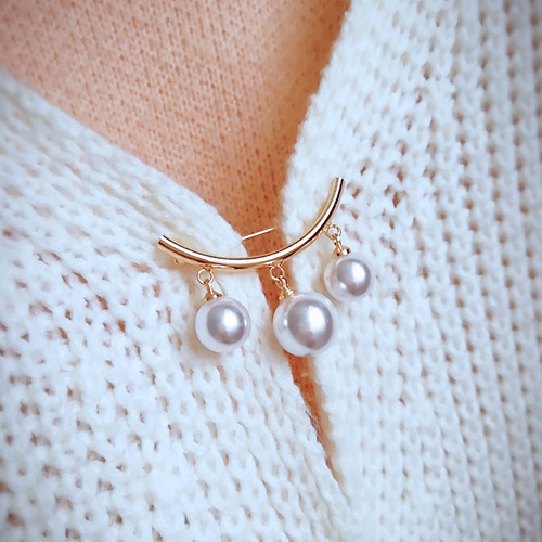 Pearl anti-exposure brooch brooch European and American anti-exposure buckle Korean version waist pin simple factory direct sale