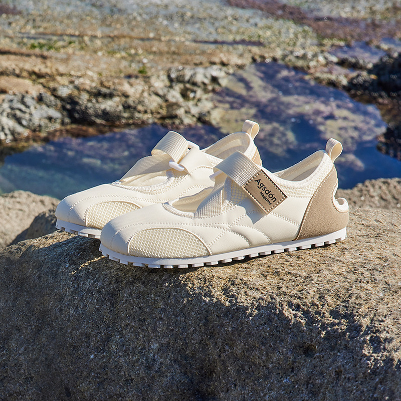 Sandalias deportivas de Baotou de Shifu 2026 nuevas zapatos casuales ligeros de malla de primavera zapatos de velcro pequeños zapatos blancos