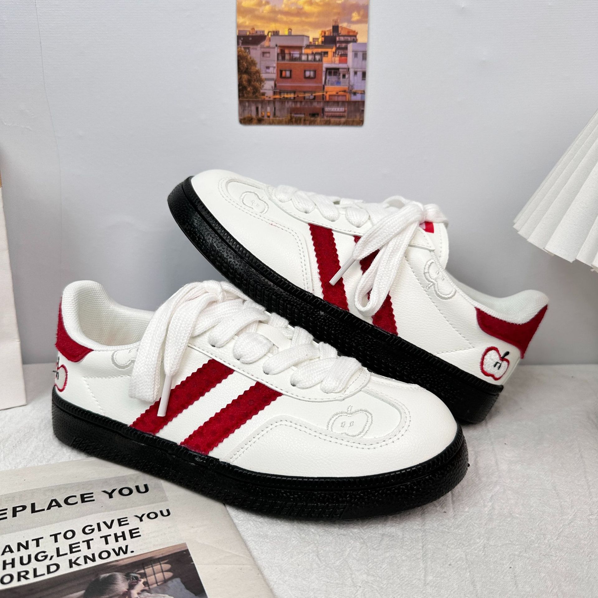 2025 primavera nuevas zapatillas de deporte de todo fósforo estudiantes zapatos de lona coreanos de corte bajo Harajuku zapatos blancos pequeños de nicho Yuanbo 6006