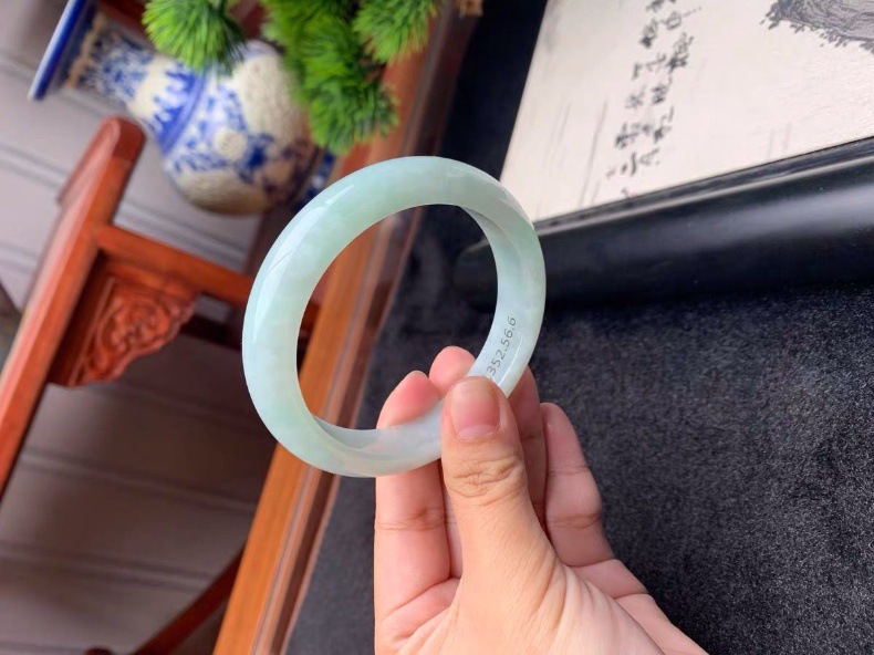 Vòng tay ngọc bích tự nhiên Myanmar A hàng có giấy chứng nhận, đường kính trong 52–64 mm chi tiết 6