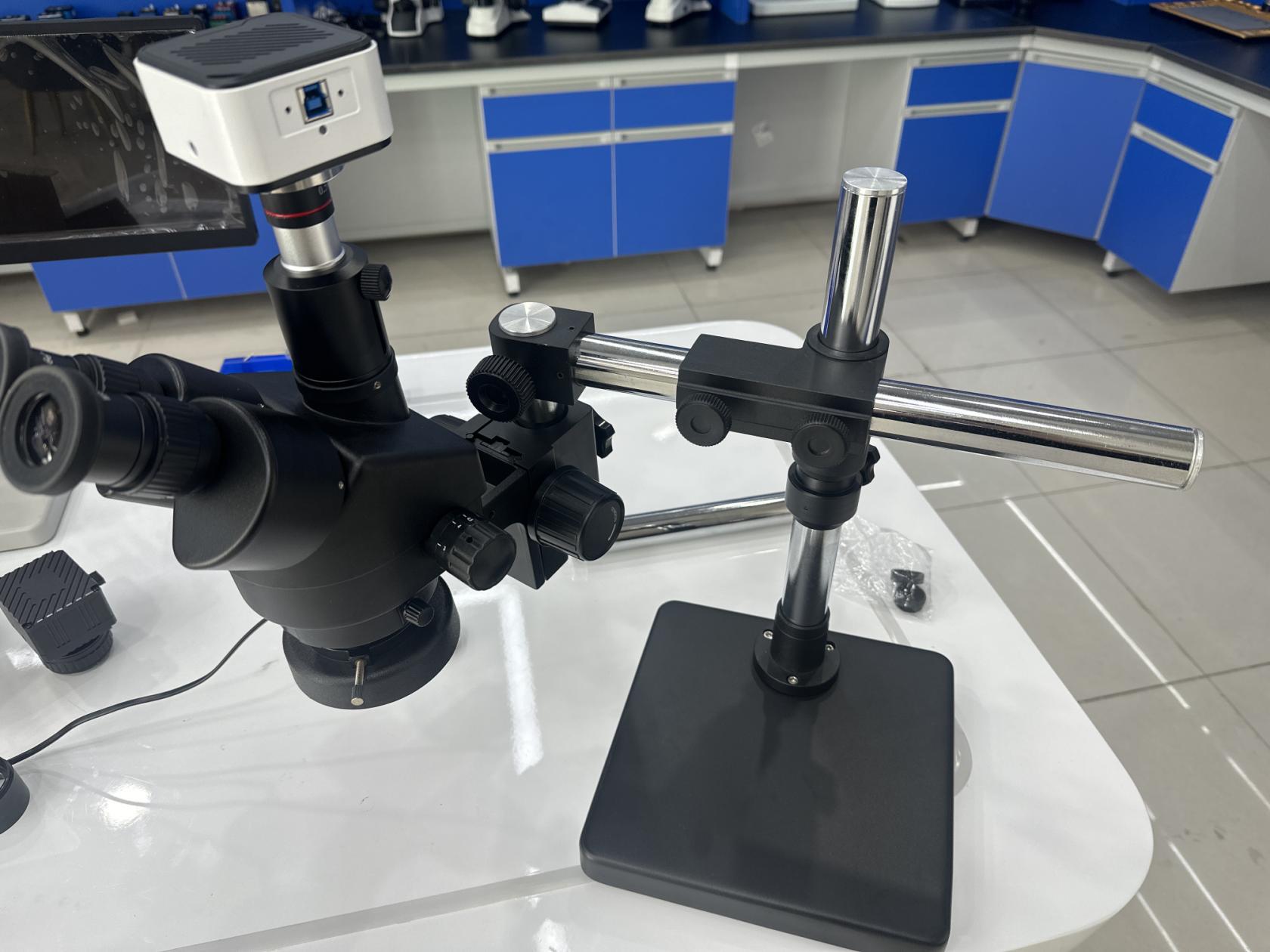 Brazo oscilante universal microscopio estereoscópico de tres ojos 7 - 45 veces reparación de teléfonos móviles soldadura de placa de circuito de PCB puede tomar medición fotográfica