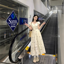 茶歇法式泡泡袖连衣裙子女装夏季2025新款小个子收腰气质碎花长裙