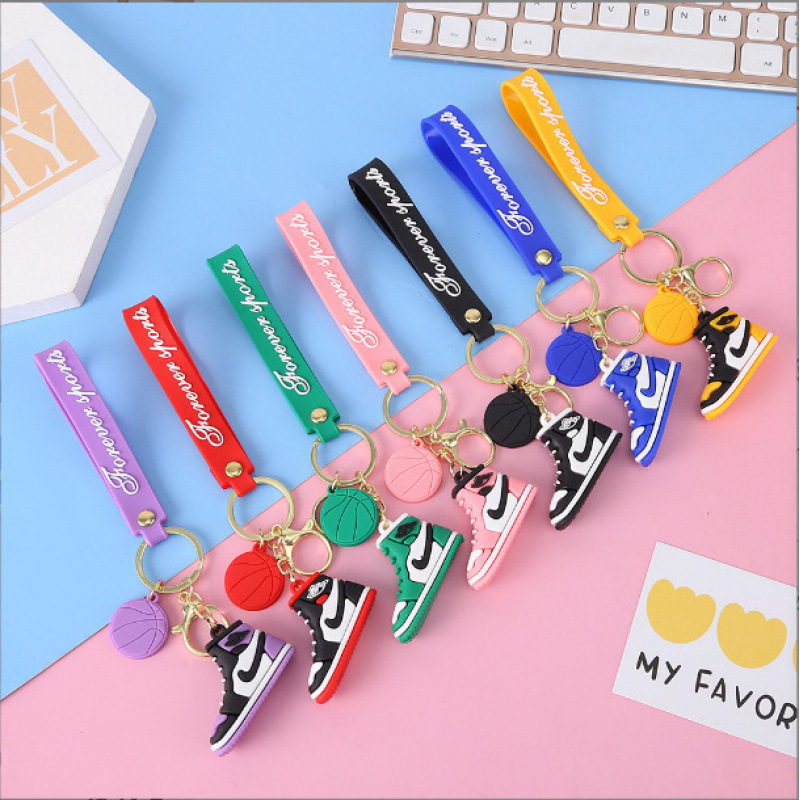 Creative AJ sneakers Nike keychain shoe pendant 3D basketball shoe car bag decoration small gift wholesale Creative AJ sneakers Nike keychain shoe pendant 3D basketball shoe car bag decoration small gift wholesale