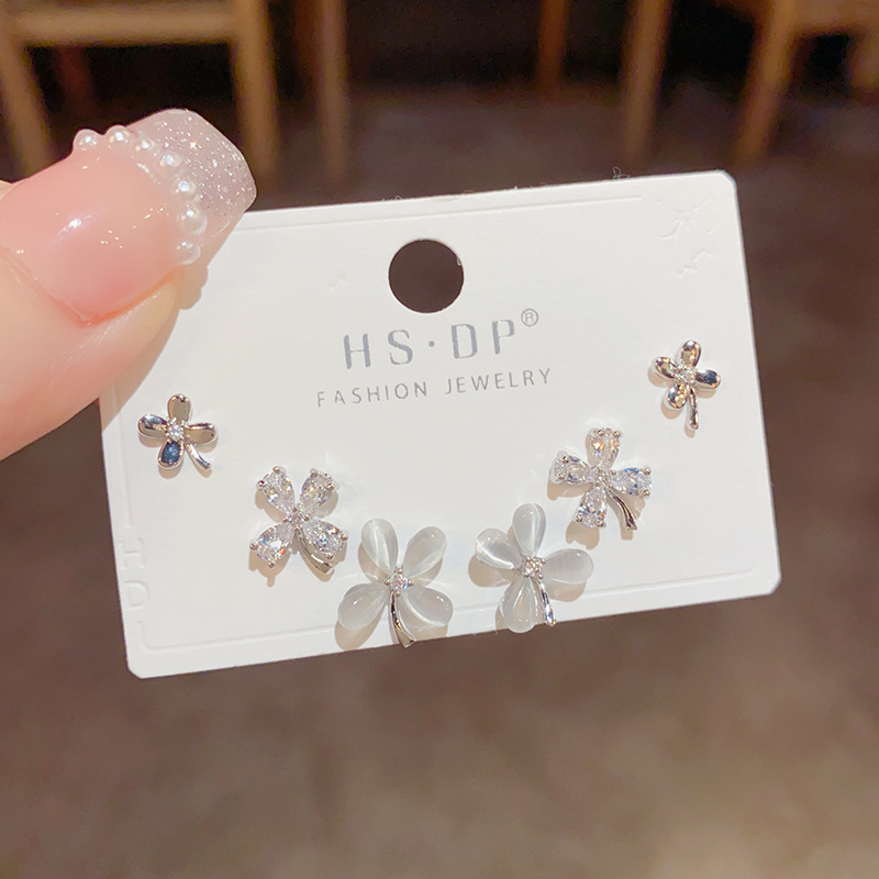 Ear Studs Classification 1 Set Simple Style Shiny Flower Copper 14K Gold Plated Ear Studs