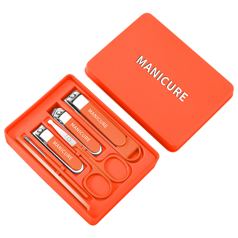 Nail scissors